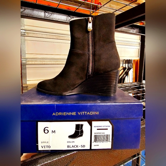NIB Adrienne Vitadini black Vito Wedges - Picture 3 of 3